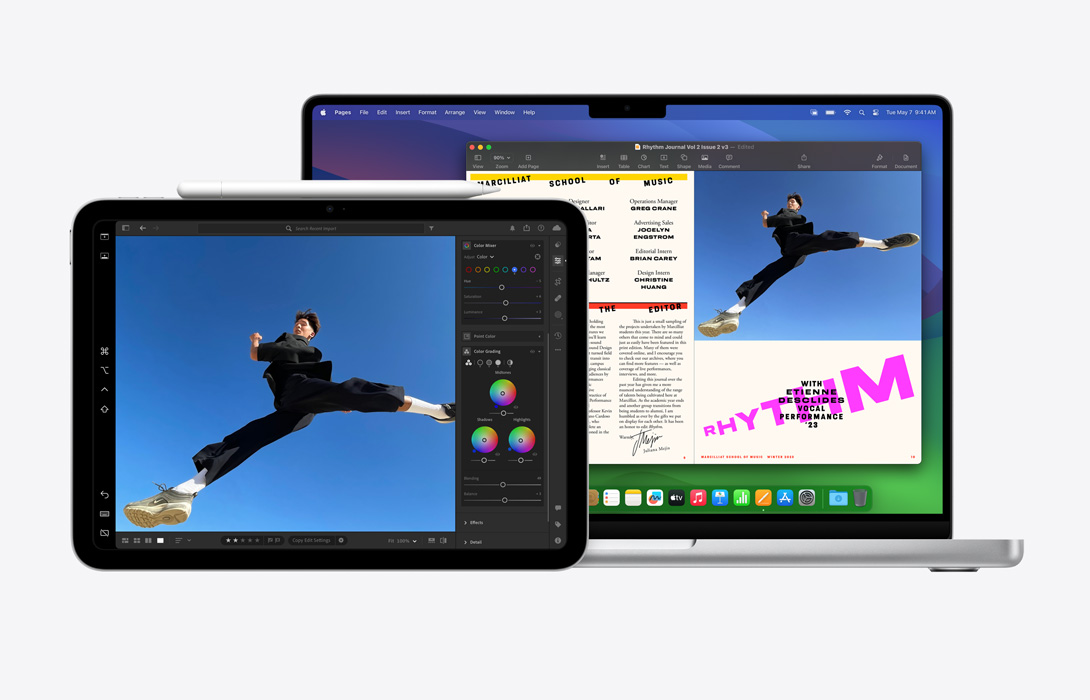 iPad dan MacBook Pro tampak bersisian, menyoroti bagaimana foto yang diedit di iPad dapat digunakan dalam dokumen Pages di Mac.