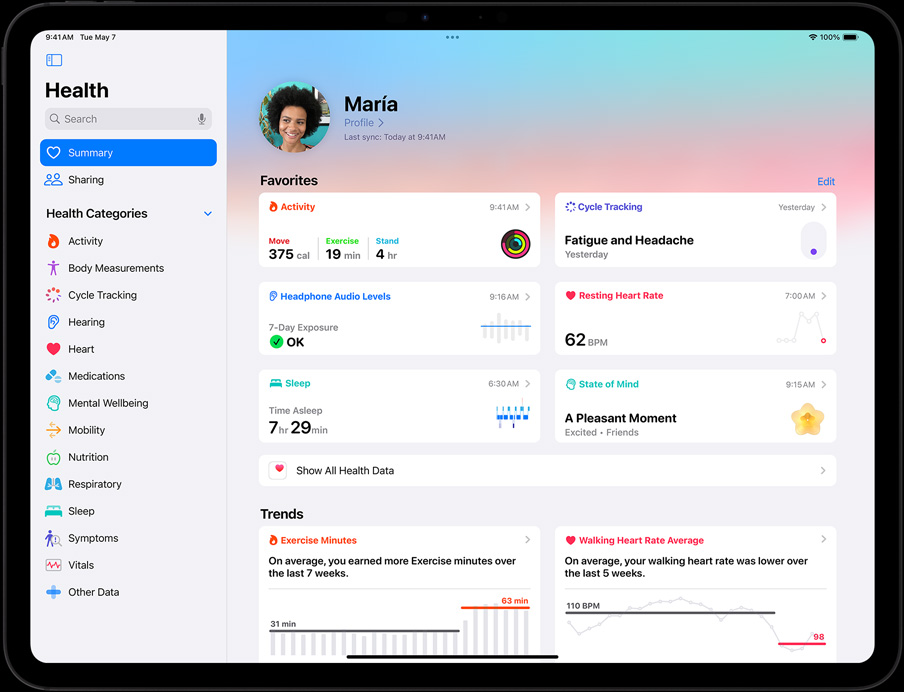 iPad Pro horizontālā novietojumā, ekrānā redzams lietotāja Health aplikācijas kopsavilkums