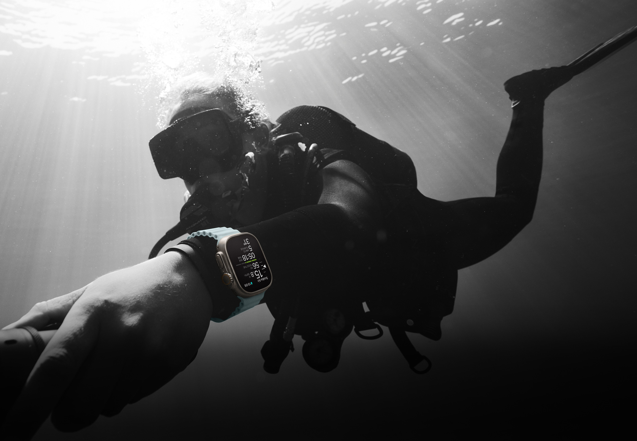 A scuba diver wearing Apple Watch Ultra 2 under water.