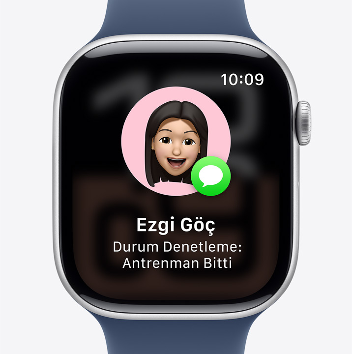 Apple Watch’taki Durum Denetleme ekranında bir arkadaşın antrenmanını bitirdiği görülüyor.