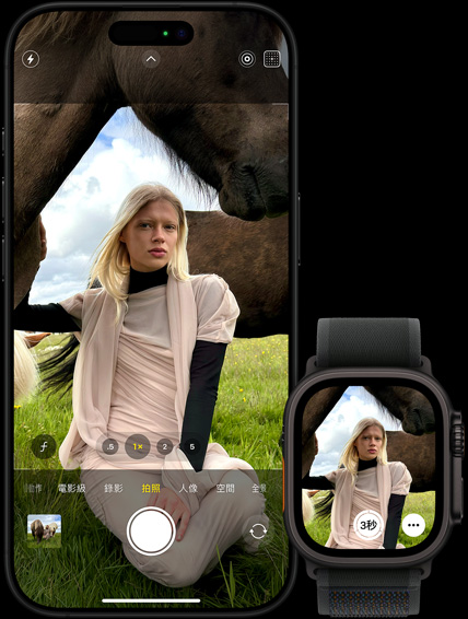 示範 iPhone 與 Apple Watch 的接續互通功能。
