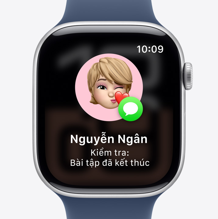 The Check In screen on Apple Watch showing that a friend finished their workout.