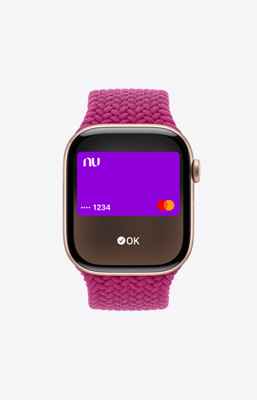 Um Apple Watch Series 10 mostrando um cartão do Nubank em uso no Apple Pay.