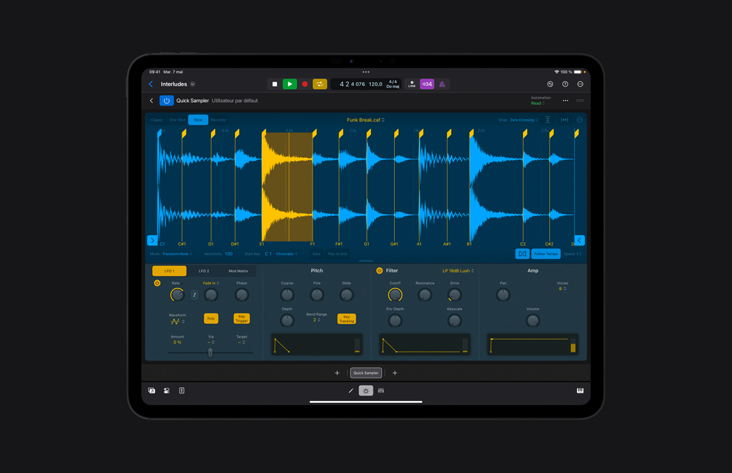 Un iPad Pro montrant un échantillon audio retouché dans Logic Pro pour iPad.