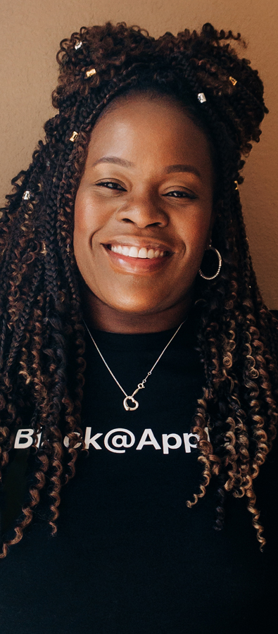 Photo portrait of Georgiana, with a big smile, looking at the reader.