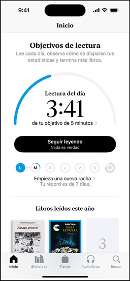 La pantalla de un iPhone muestra la sección Objetivos de Lectura en la app Libros. En la parte superior, hay un anillo de progreso. Debajo del anillo de progreso se muestra la racha de lectura semanal. En la parte inferior se ve la sección Libros Leídos Este Año, que incluye una fila con dos libros y un espacio vacío para un tercero