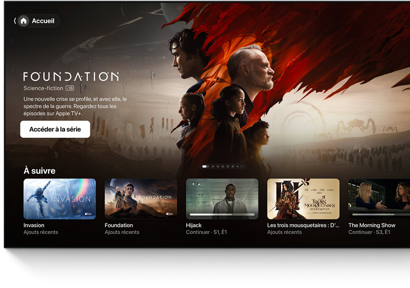 Un téléviseur à écran plat affichant l’interface de l’écran d’accueil de l’app Apple TV