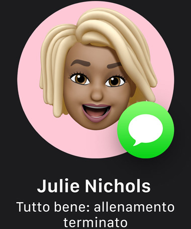 Una Memoji con l’icona Messaggi che indica la funzione “Tutto bene”